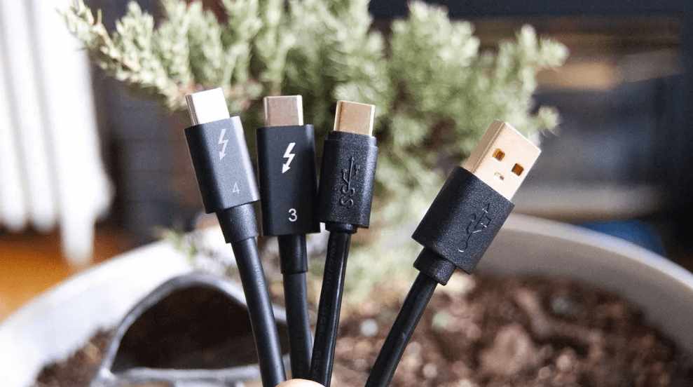 The Difference Between USB 4 and Thunderbolt 4